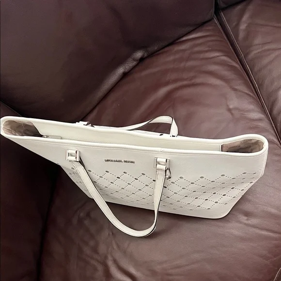 MICHAEL KORS ELEGANT CREAM TOTE - Picture 5 of 16